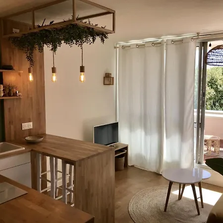 T2 Avec Terrasse 100m Plage, Proche Centre-ville شقة